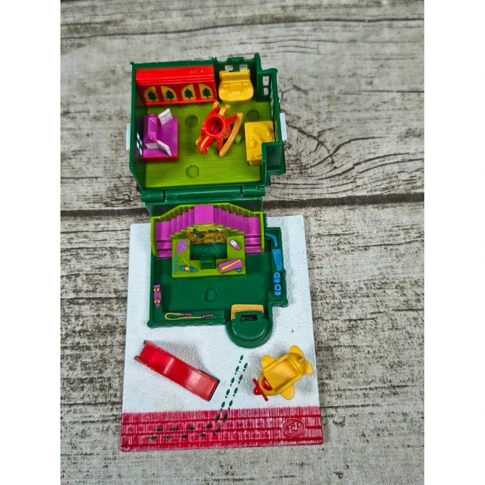 1993 Bluebird Polly Pocket Holiday Toy Shop